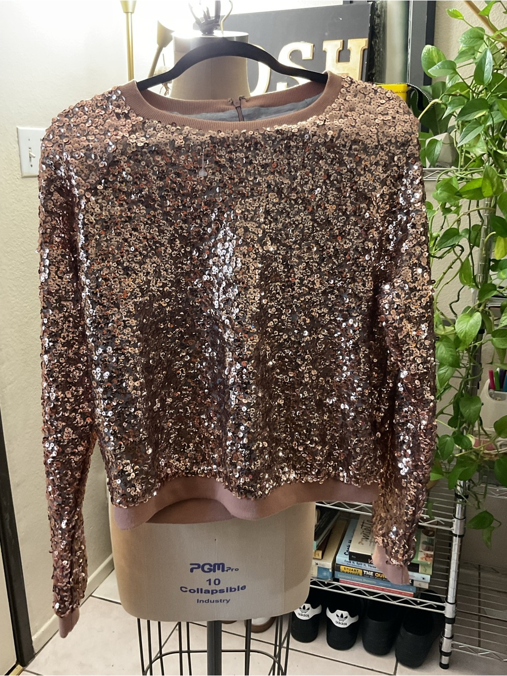 ๐๐๐ Women's Rose Gold Sequin Pullover Sweatshirt - Picture 1 of 5